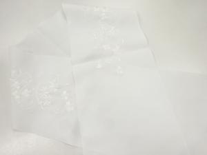 未使用品　花模様刺繍半衿